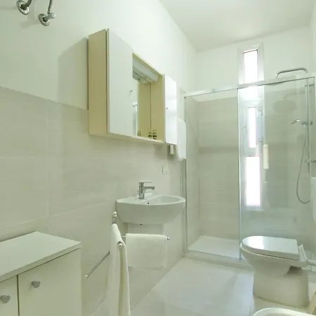 Appartamento Centro Commerciale - Immobiliare