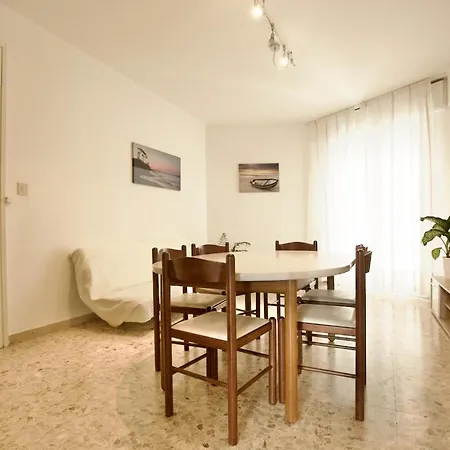 Appartamento Centro Commerciale - Immobiliare